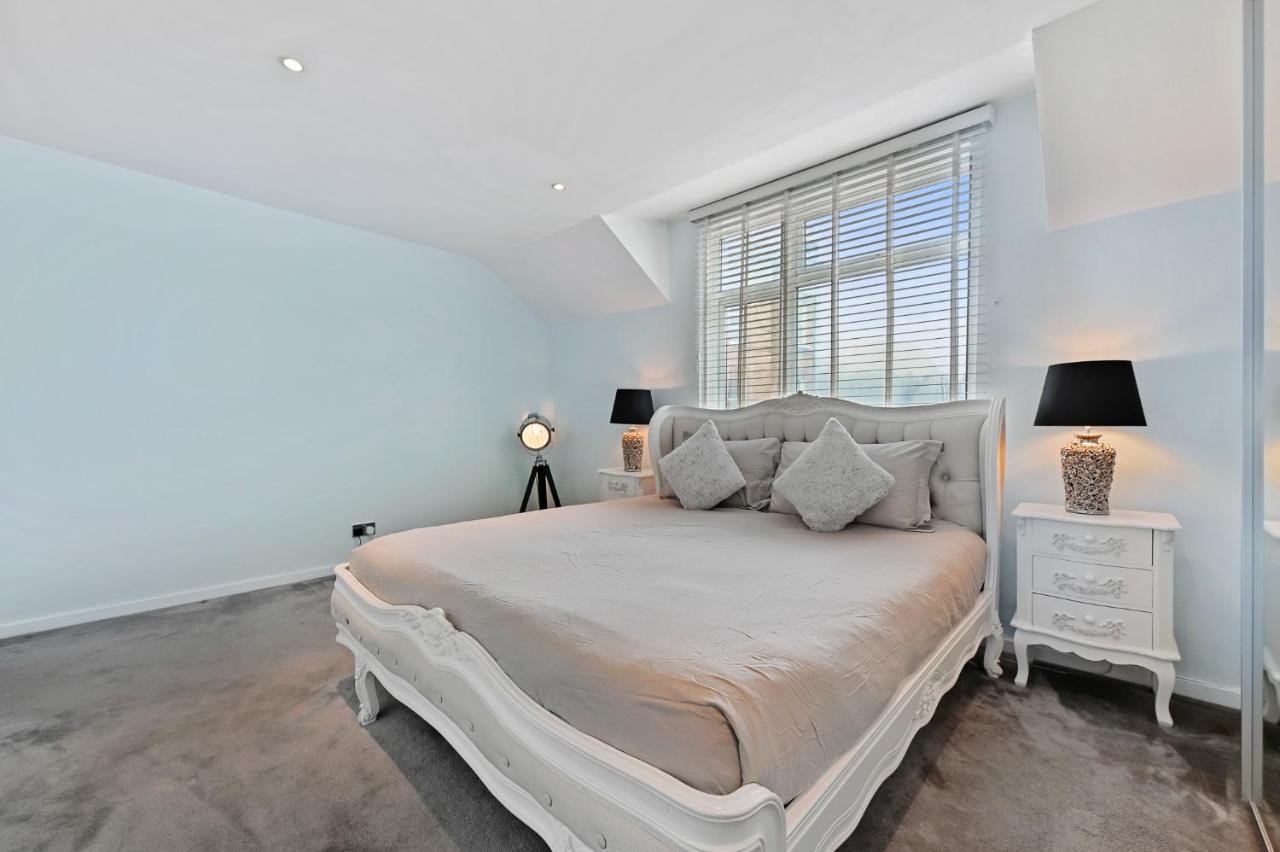 Hampstead Opulence - Luxurious Split Level Apartament
